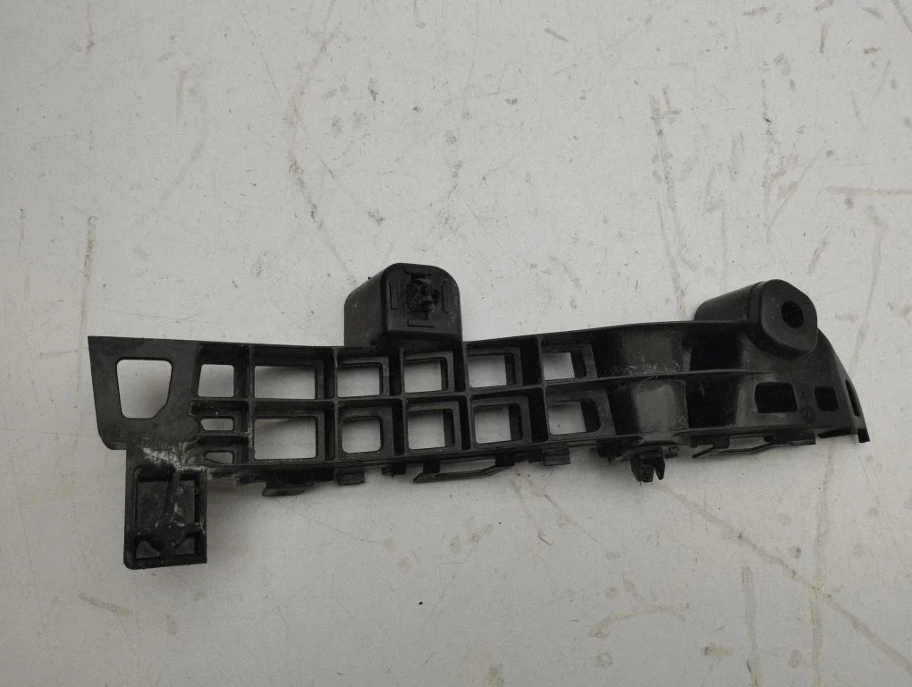 Front bumper mounting bracket – right
