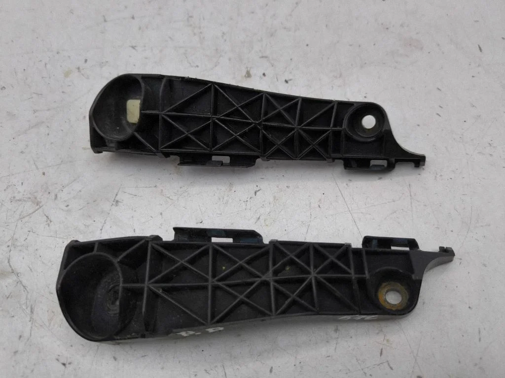 Front bumper mounting bracket