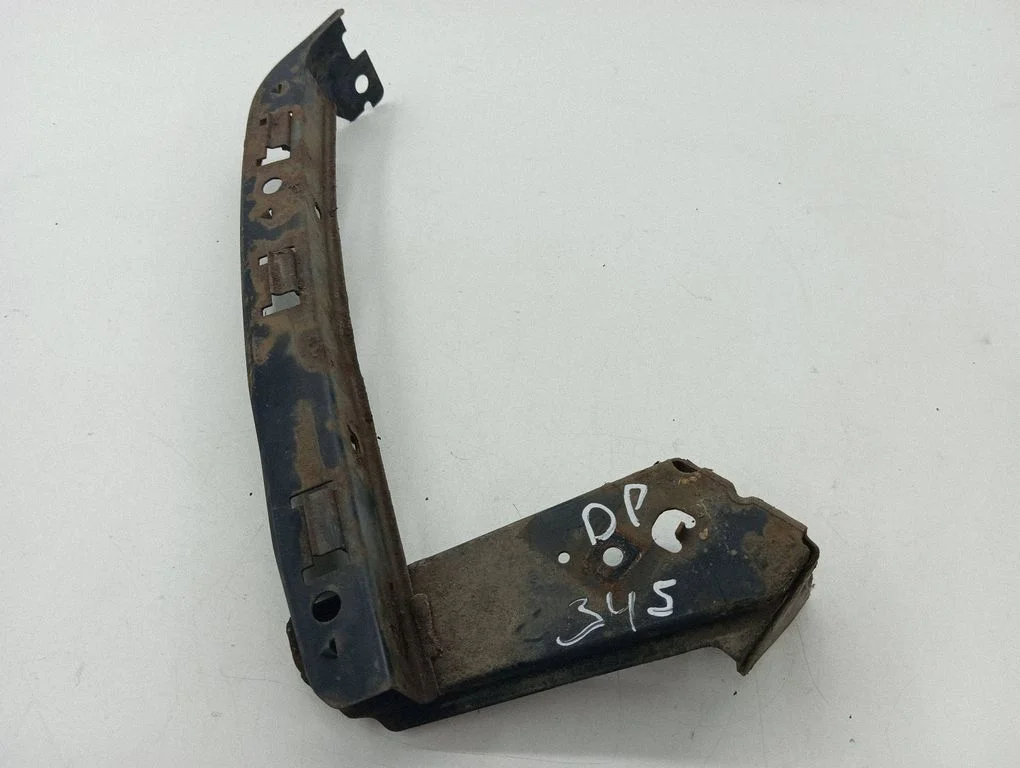 Front bumper mounting bracket – right