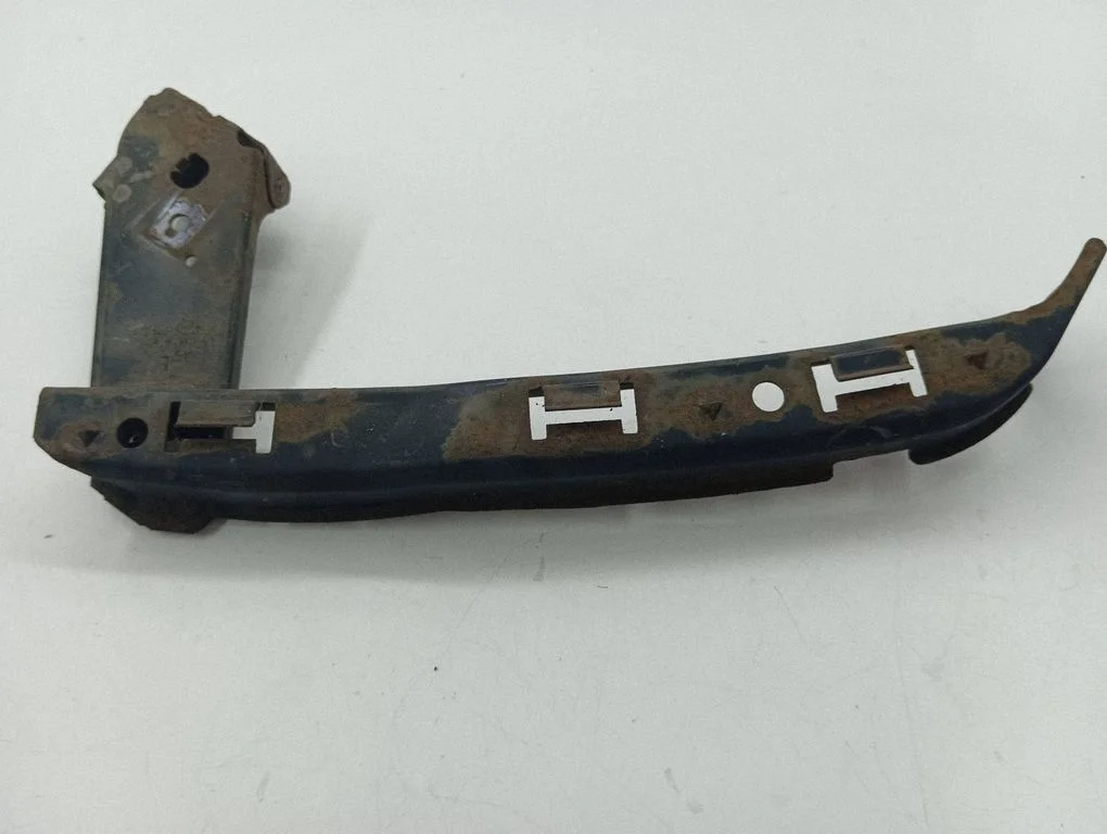 Front bumper mounting bracket – left