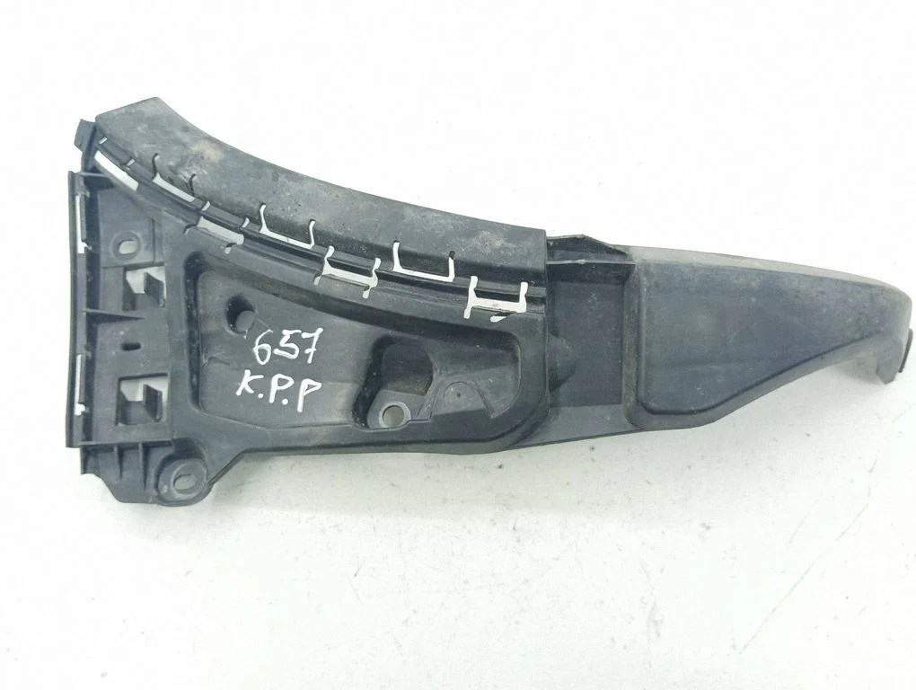 Front bumper mounting bracket 08620563