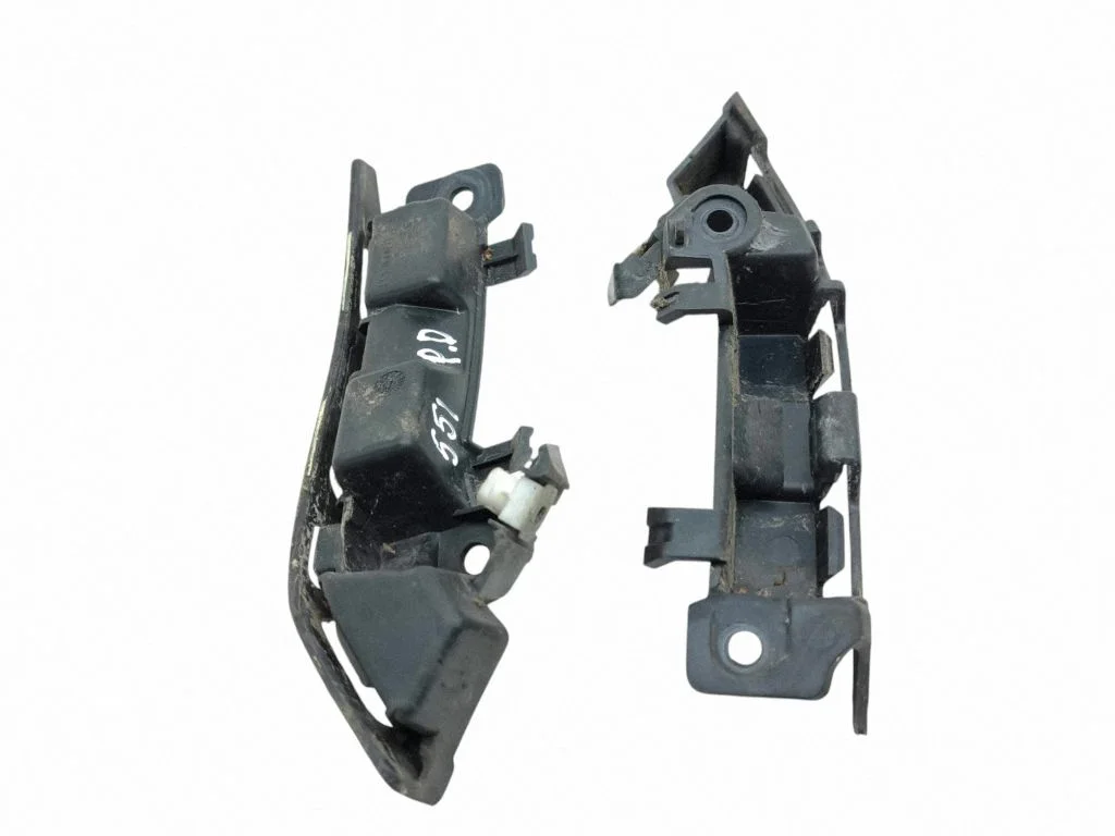Front bumper mounting bracket