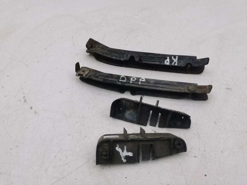 Front bumper mounting bracket A1646800274