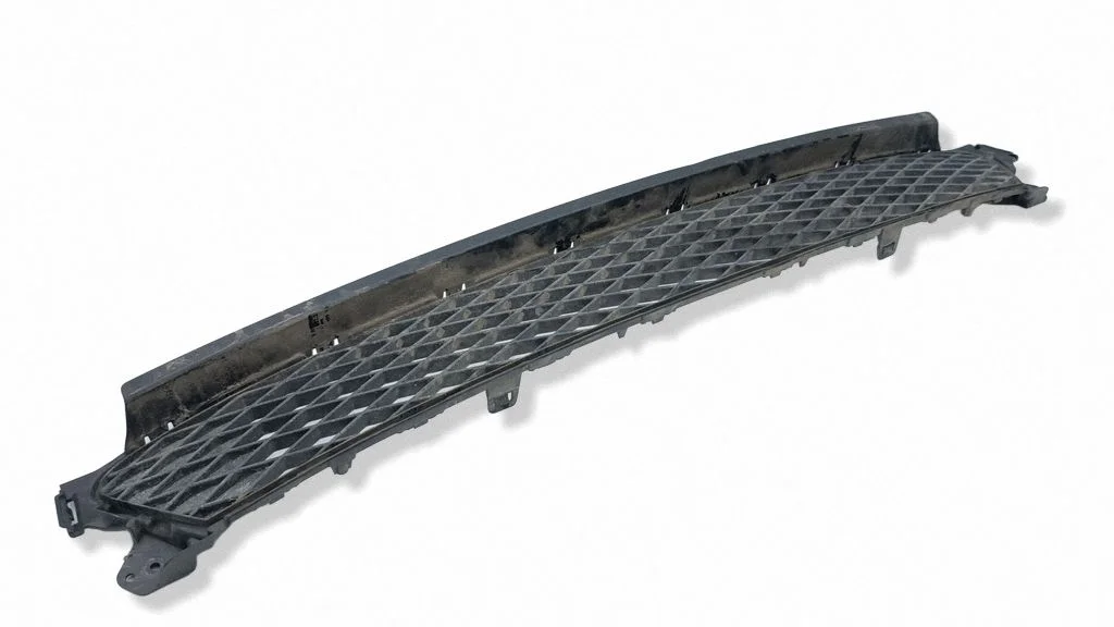 Front bumper lower grill – centre
