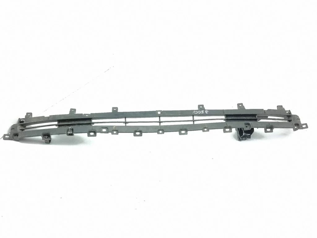 Apakšējās restes (trīs daļu) 6402A117