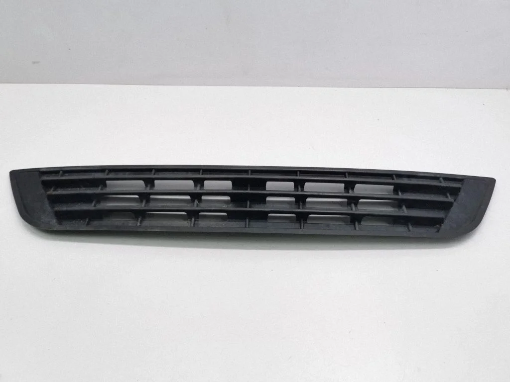Front bumper lower grill 7AP032