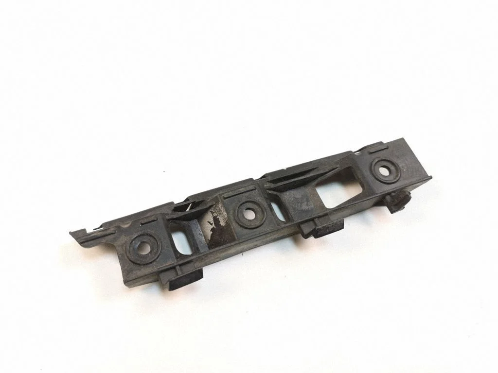 Esistange kinnitusklamber – Volkswagen Passat CC (2008-2016)