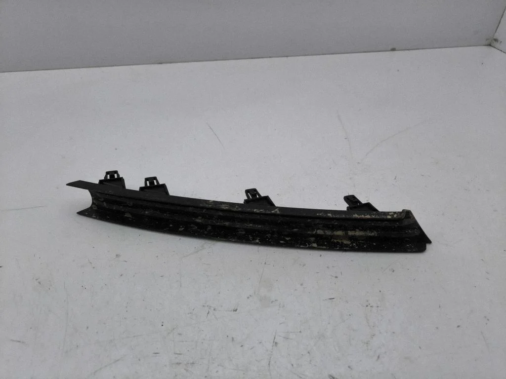 Front bumper lower grill KB8B50C21
