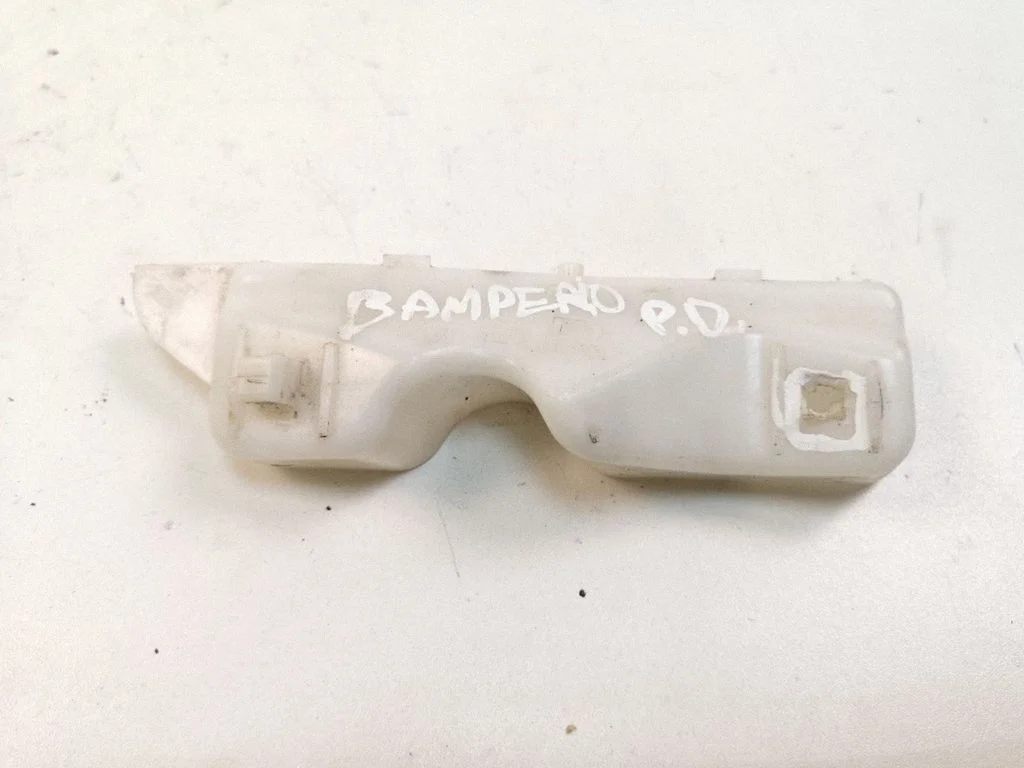 Front bumper mounting bracket 62222JD000