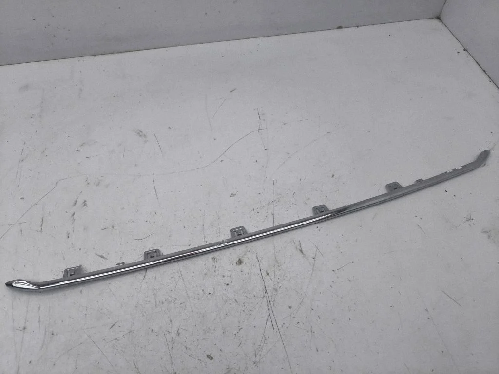 Front bumper splitter molding EM2B17G799AB