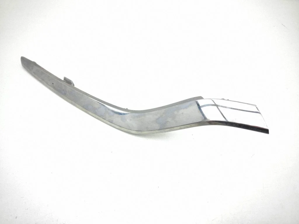 Front bumper splitter molding 620747303R