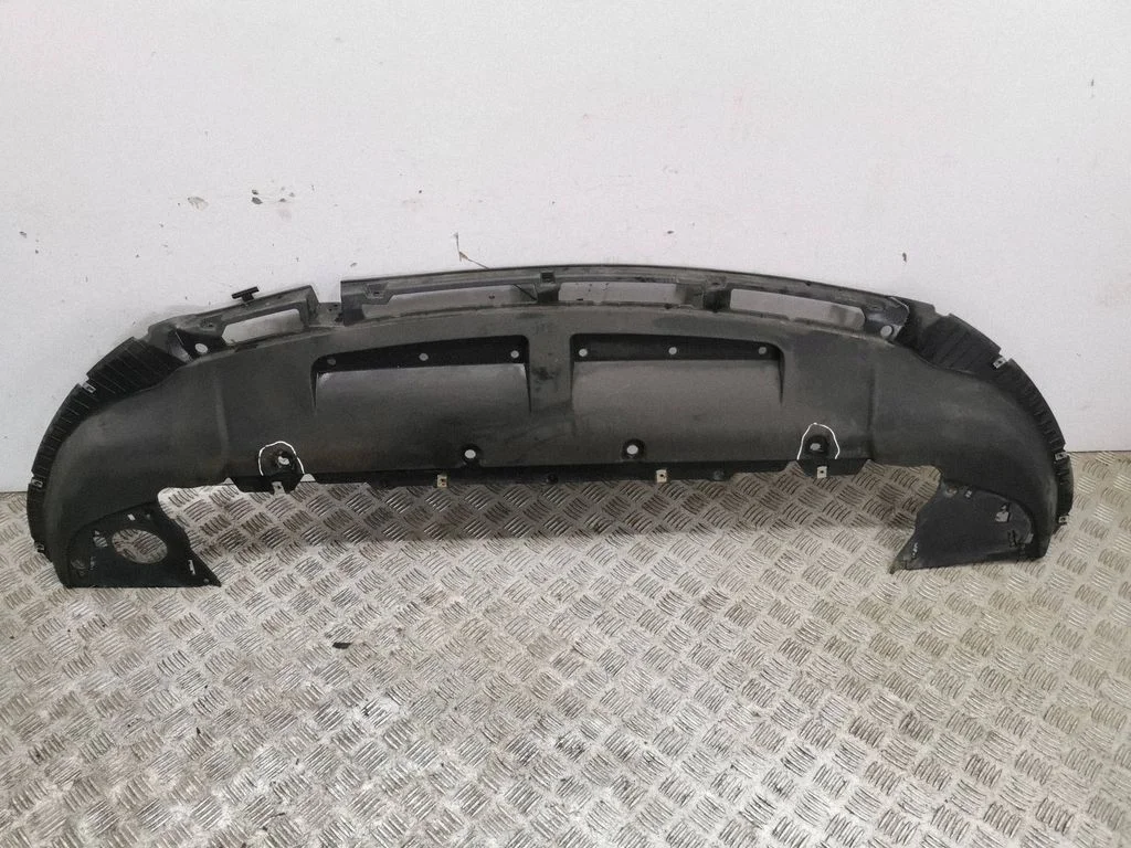 Front bumper lip LV4BA8B384J