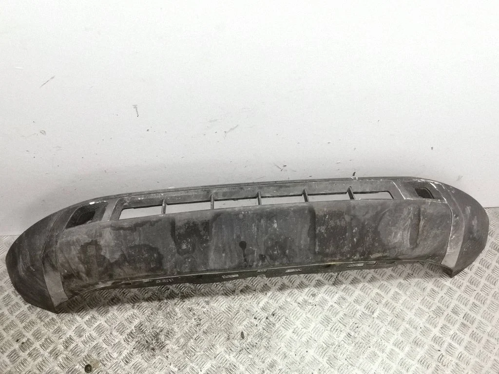 Front bumper lip