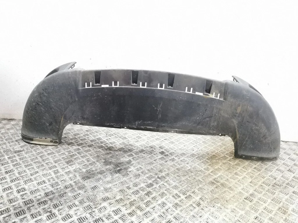 Front bumper lip