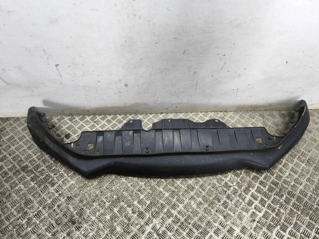 Front bumper lip