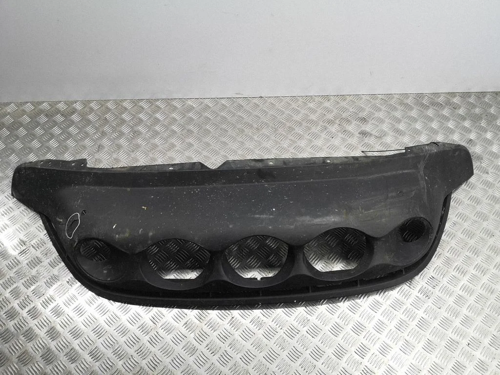 Front bumper lip