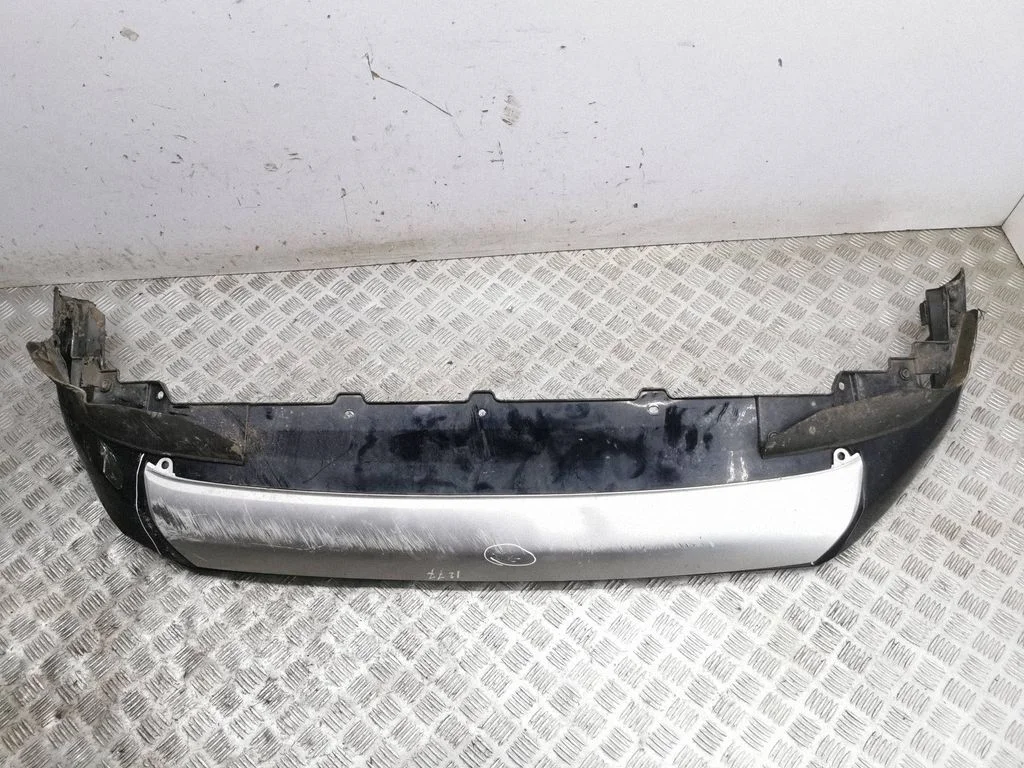 Front bumper lip
