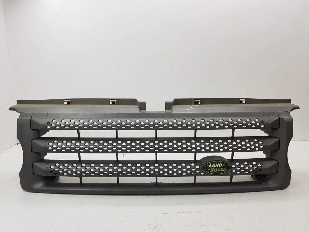 Esistange ülemine radiaatorivõre DHB500390
