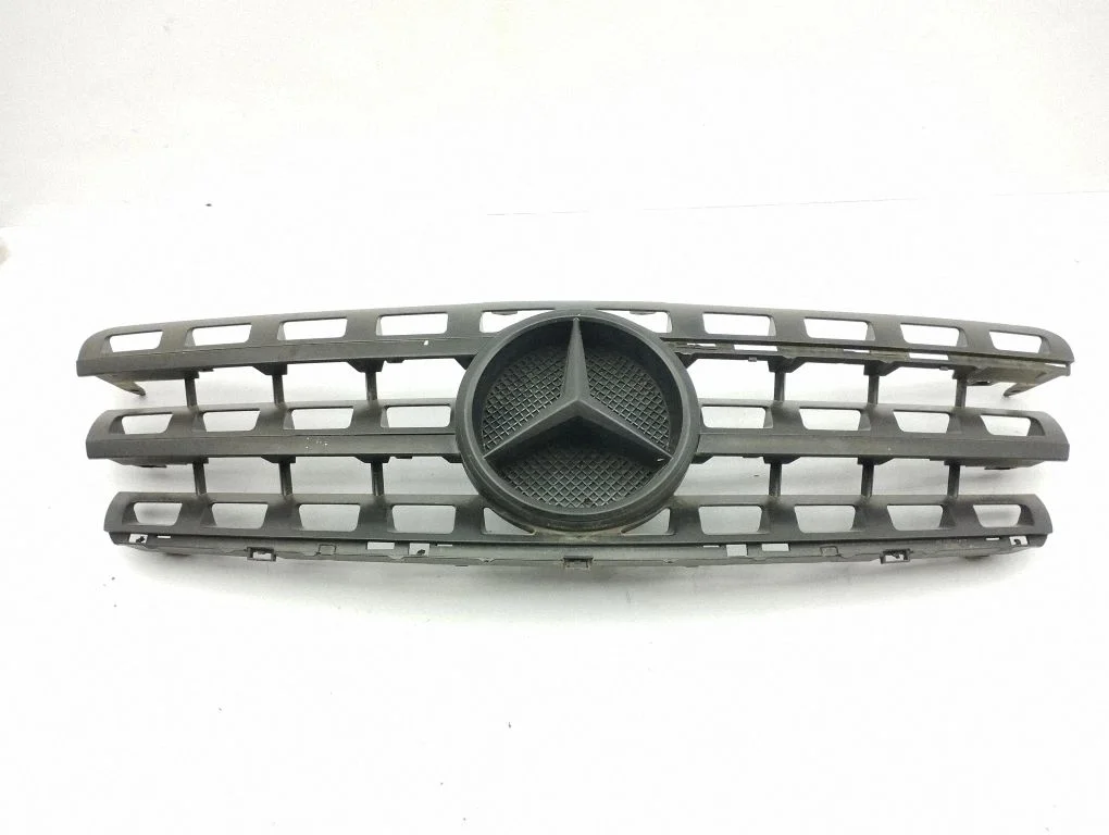 Front bumper upper radiator grill