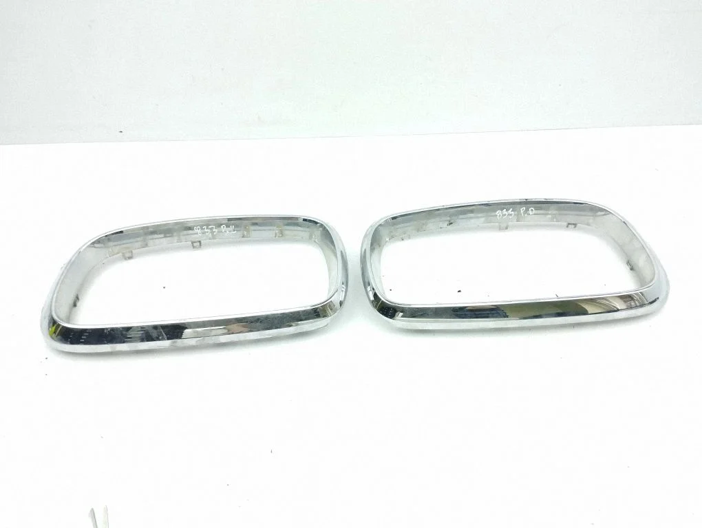 Front bumper upper radiator grill 7309775