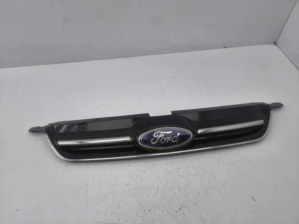 Front bumper upper radiator grill AM51R8200B