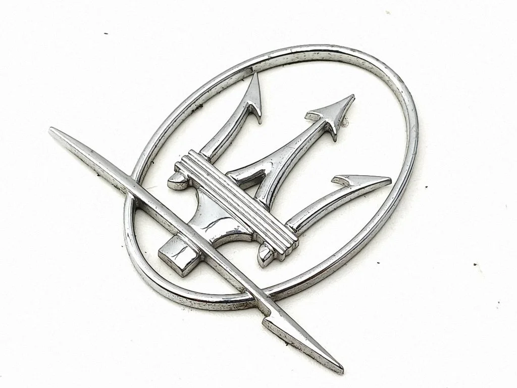 Manufacturer badge logo/emblem – right