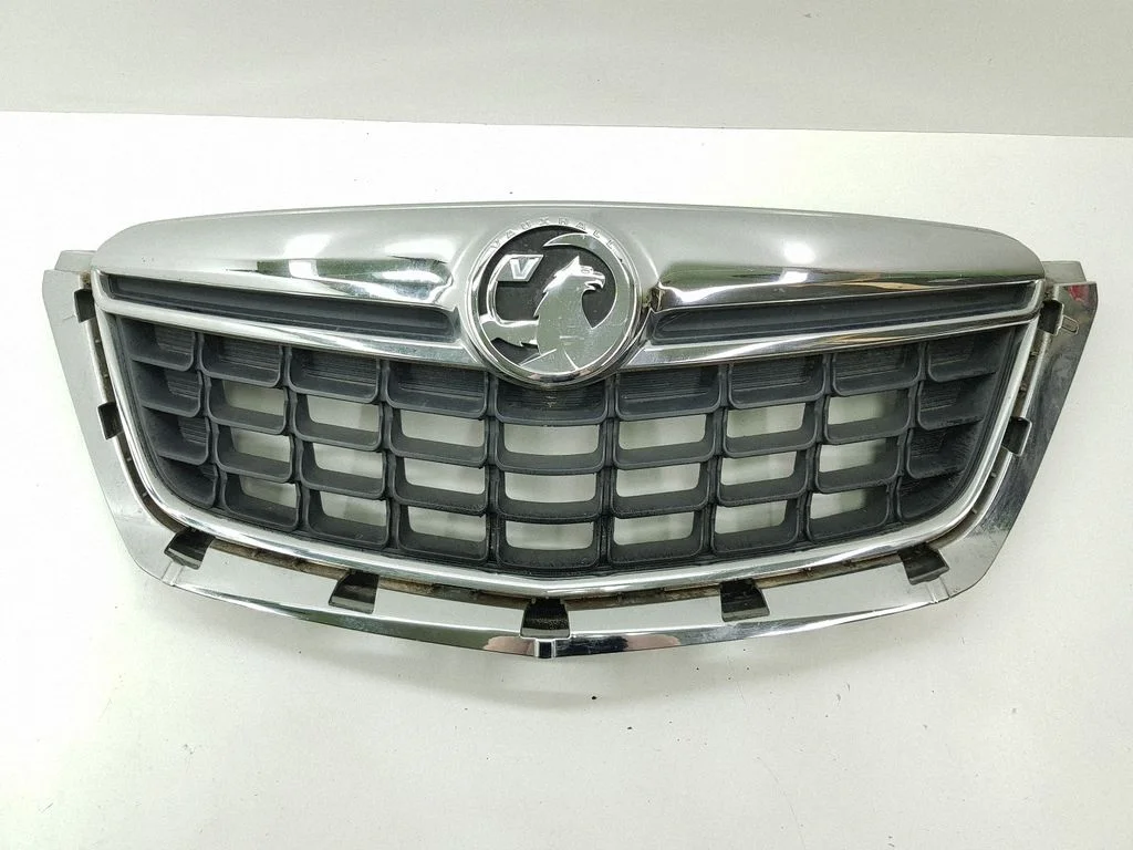 Front bumper upper radiator grill 95391779