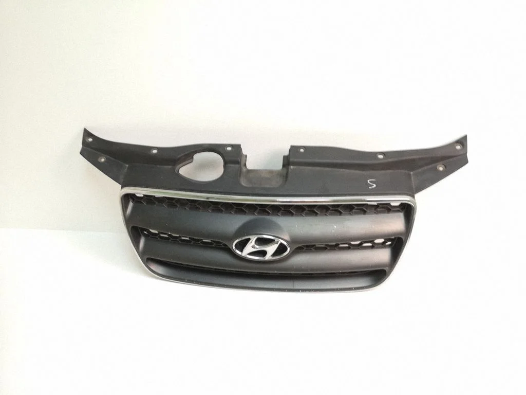 Front bumper upper radiator grill – Hyundai Santa Fe (2006-2012)