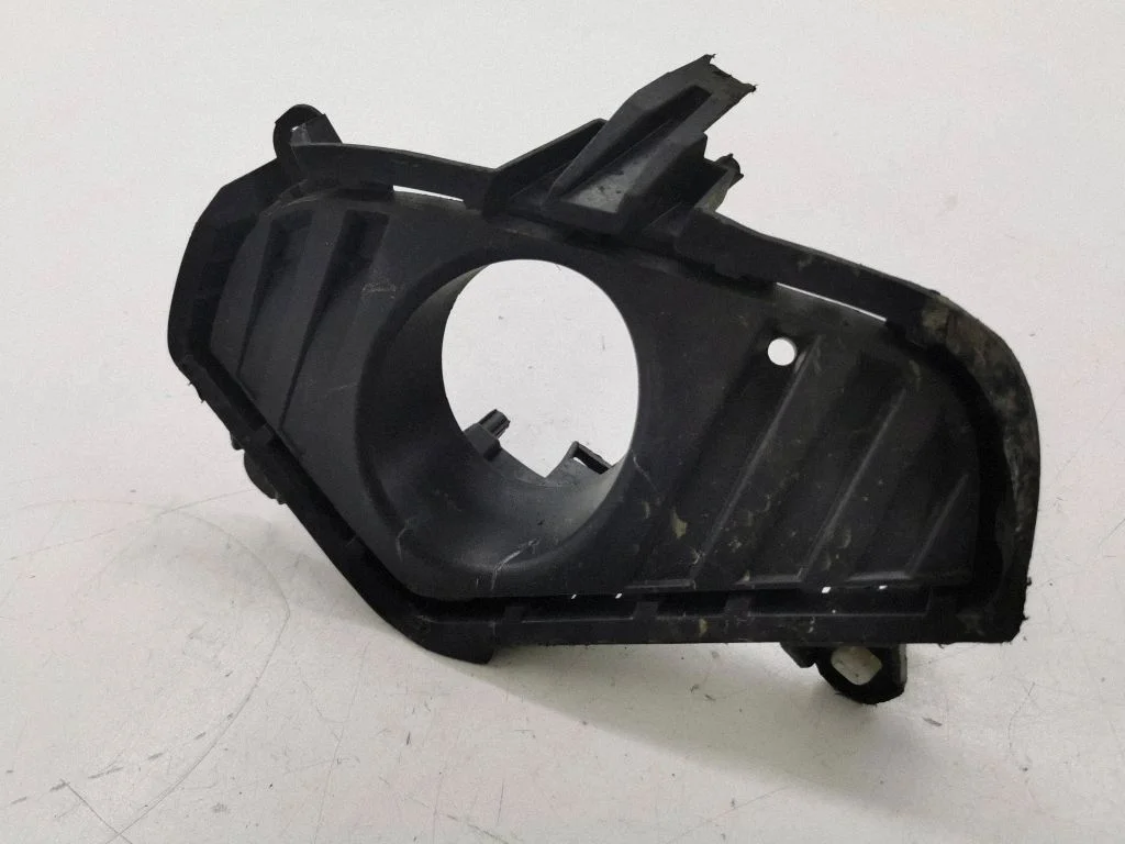 Front fog light trim/grill – Toyota RAV 4 (XA50) (2018-)