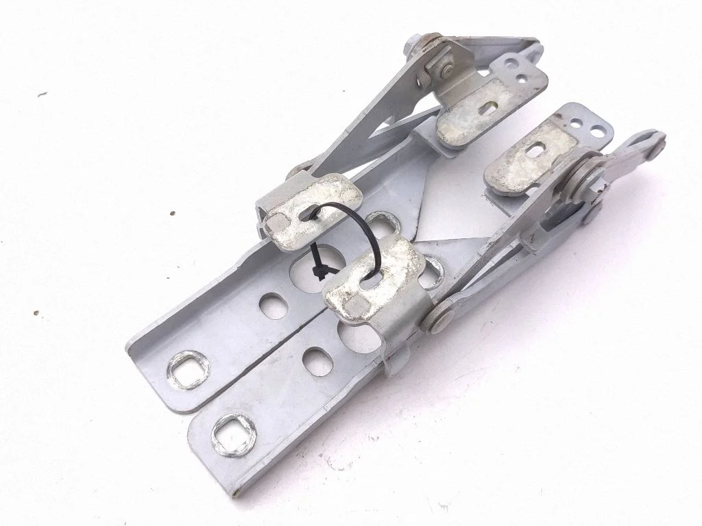 Engine bonnet/hood hinges 9839682080