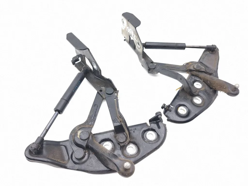 Motora pārsega eņģe (-es) 3W0823301F