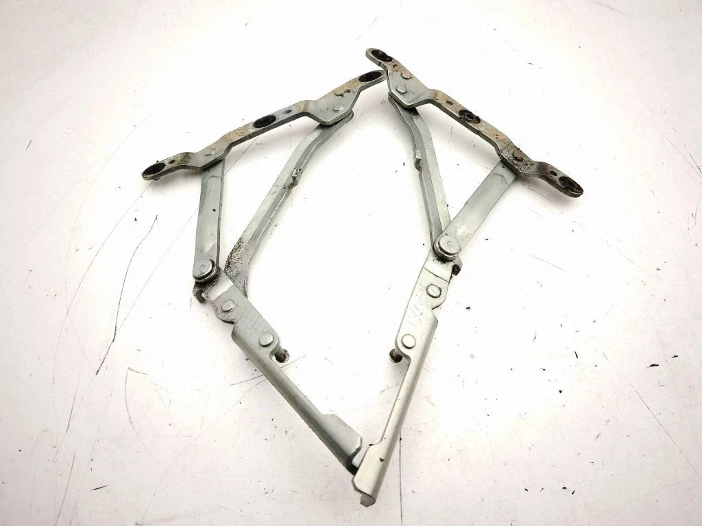 Engine bonnet/hood hinges B9860