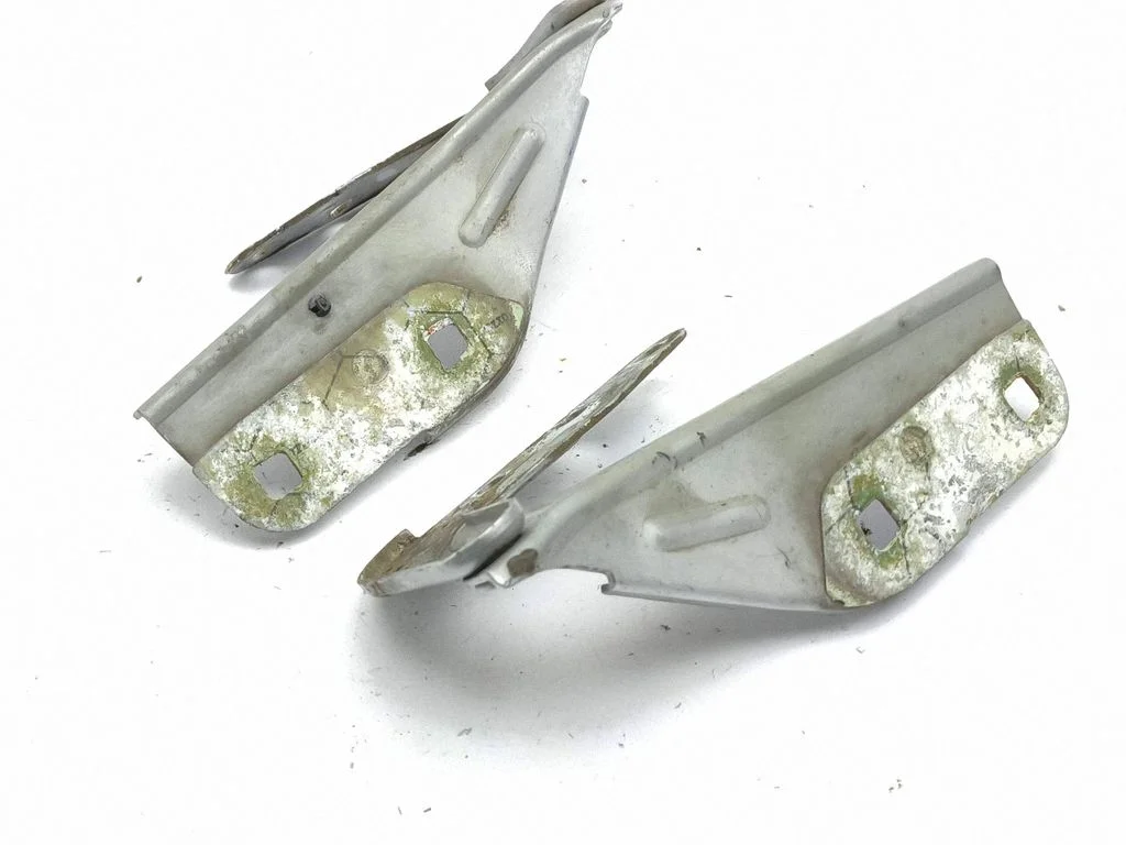 Engine bonnet/hood hinges 7L5823302