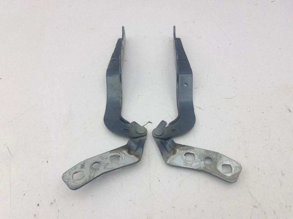 Mootorikapoti hinged