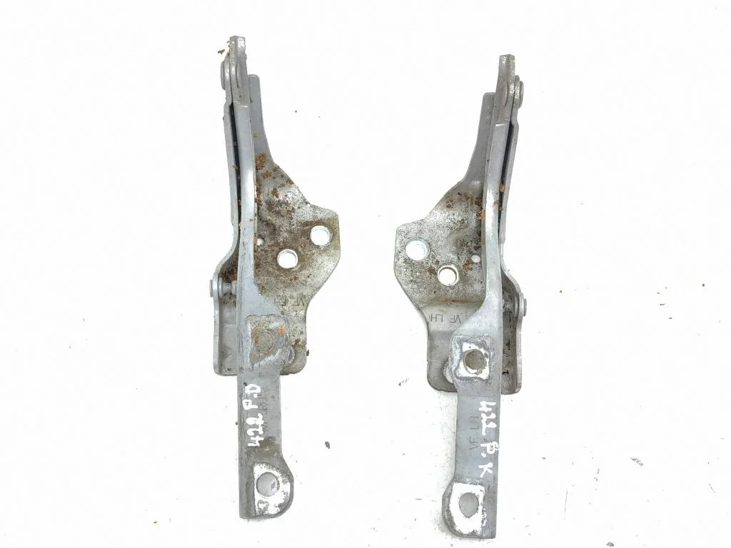 Engine bonnet/hood hinges