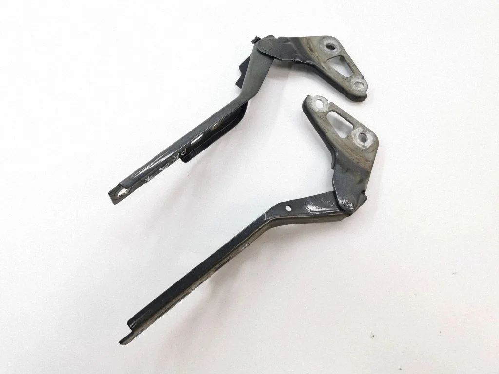 Engine bonnet/hood hinges 4L0828301
