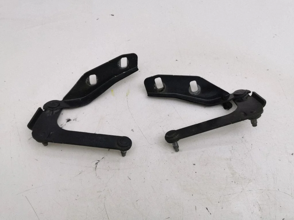 Motora pārsega eņģe (-es) 3M5116800AJ