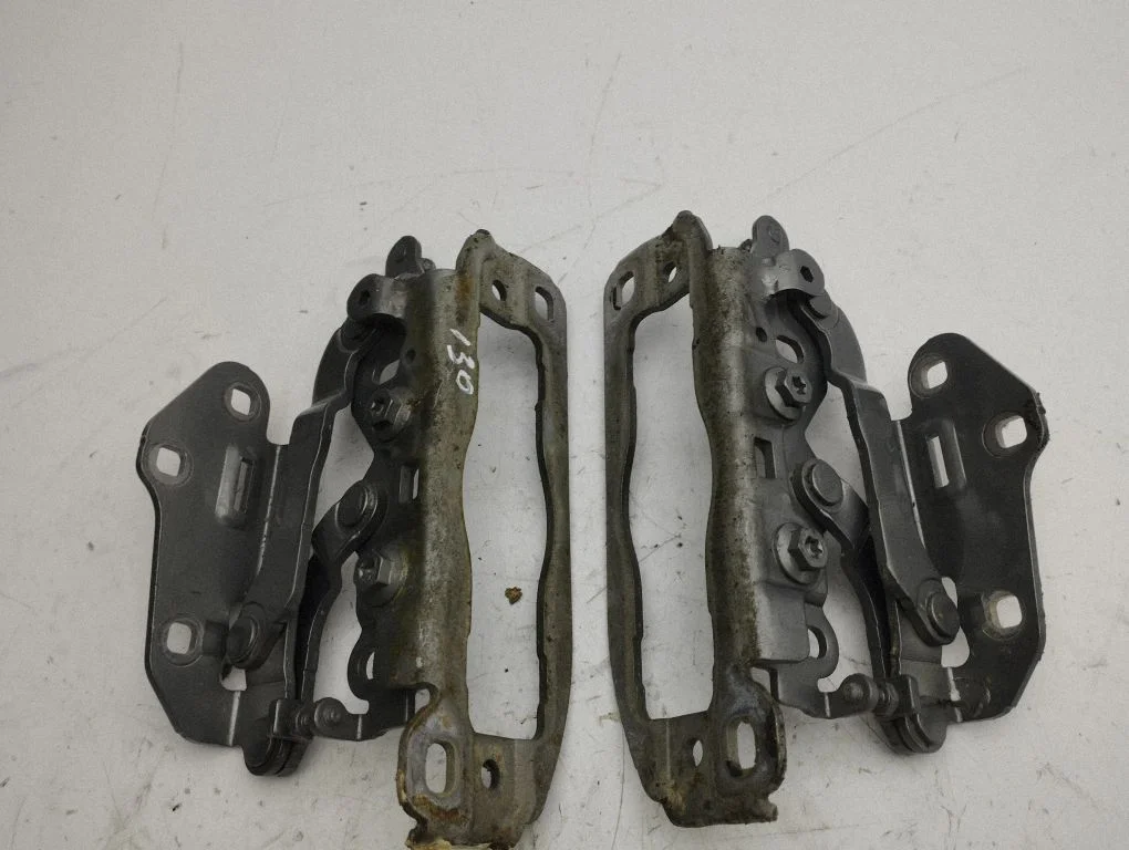 Mootorikapoti hinged