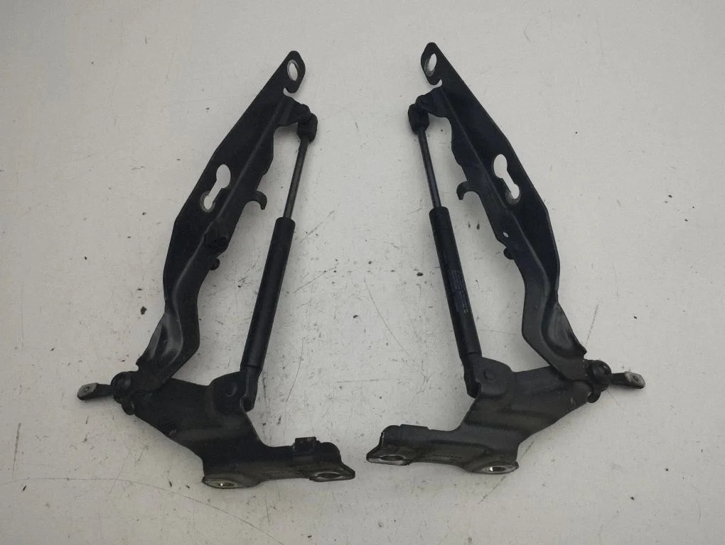 Engine bonnet/hood hinges – Volvo XC60 (2009-2013)