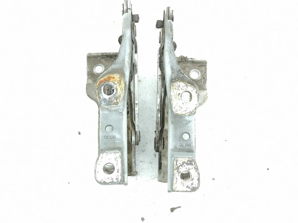 Engine bonnet/hood hinges