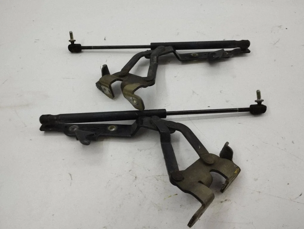 Engine bonnet/hood hinges 67726000