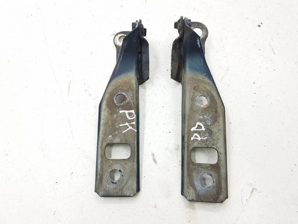 Motora pārsega eņģe (-es) 1J0833301