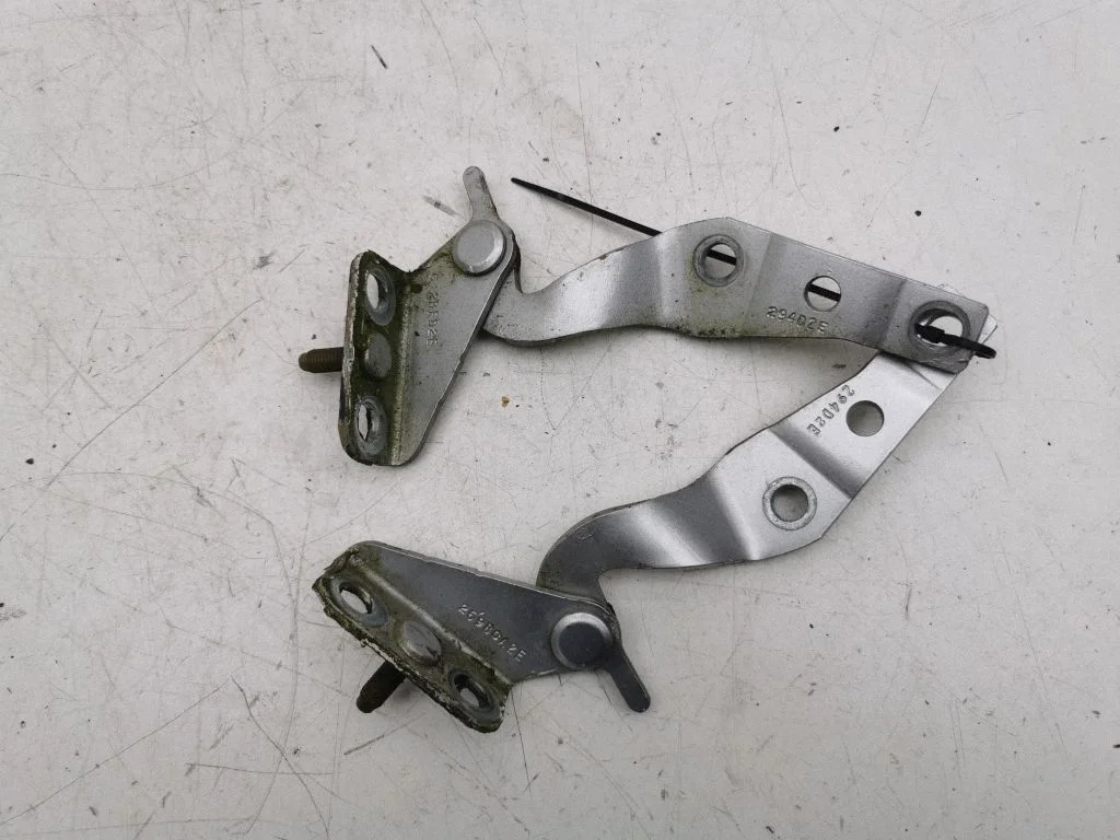 Engine bonnet/hood hinges 296BCA2E