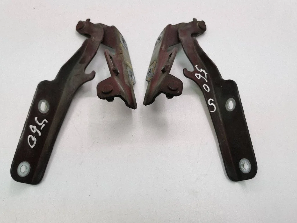 Mootorikapoti hinged