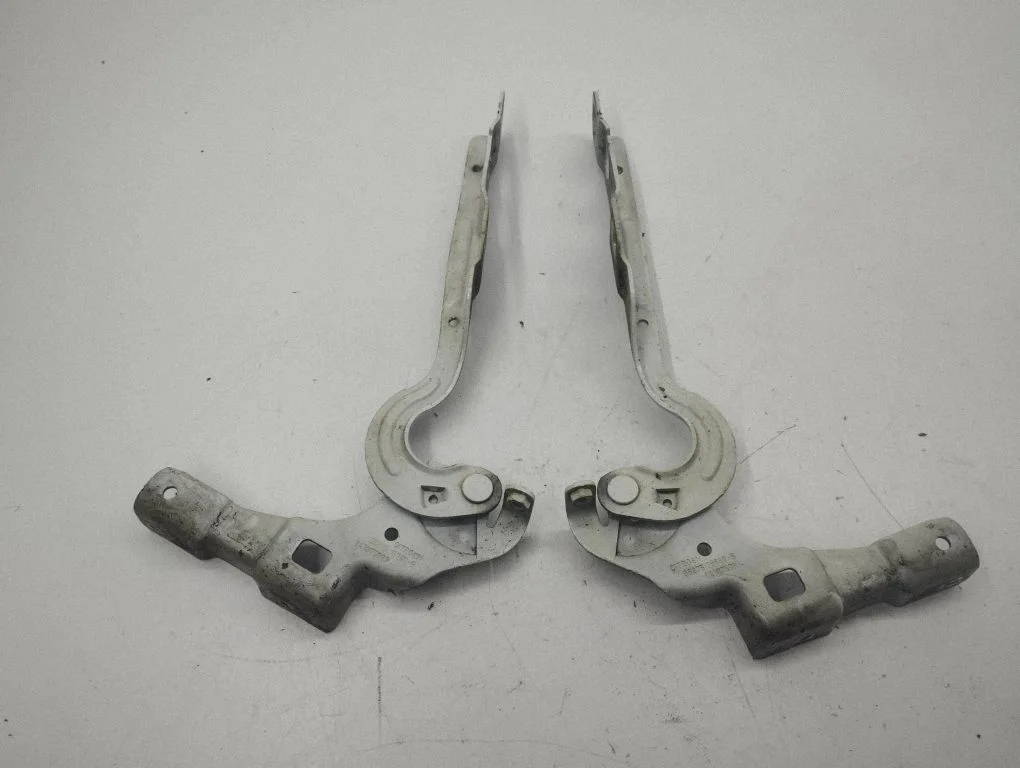 Engine bonnet/hood hinges 9687536680B