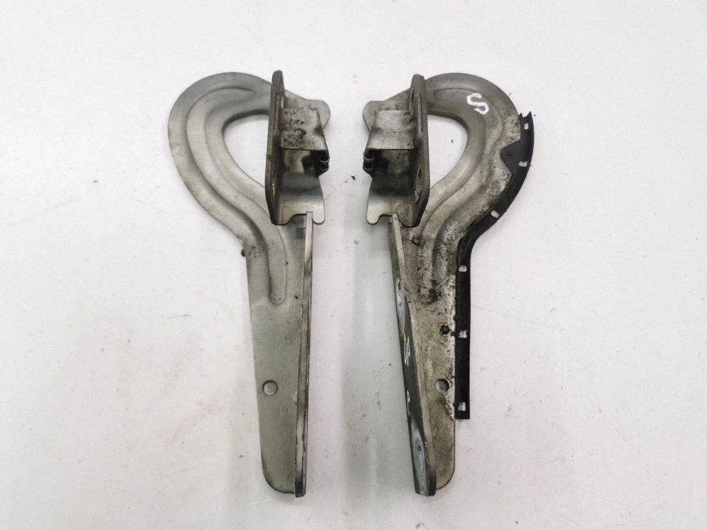 Engine bonnet/hood hinges 843530H