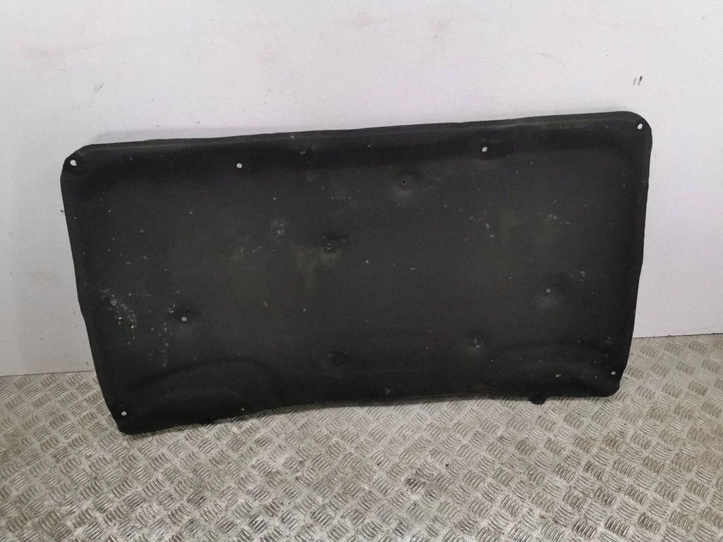 Engine bonnet/hood sound/heat insulation
