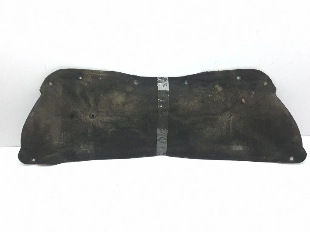 Engine bonnet/hood sound/heat insulation