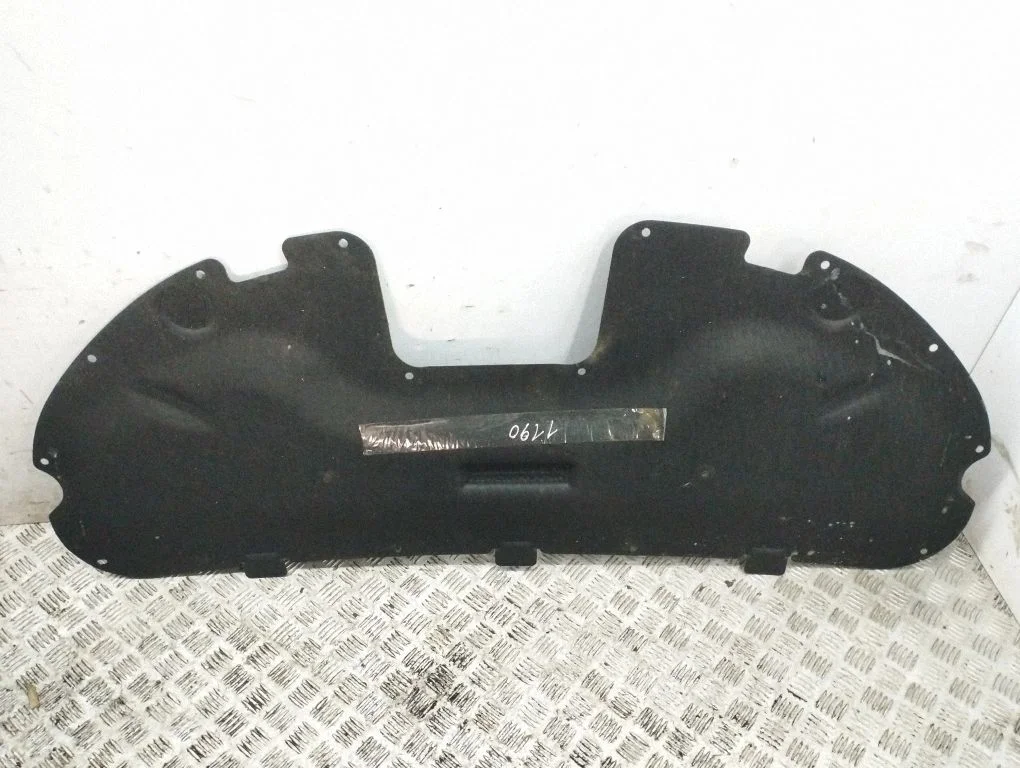 Engine bonnet/hood sound/heat insulation