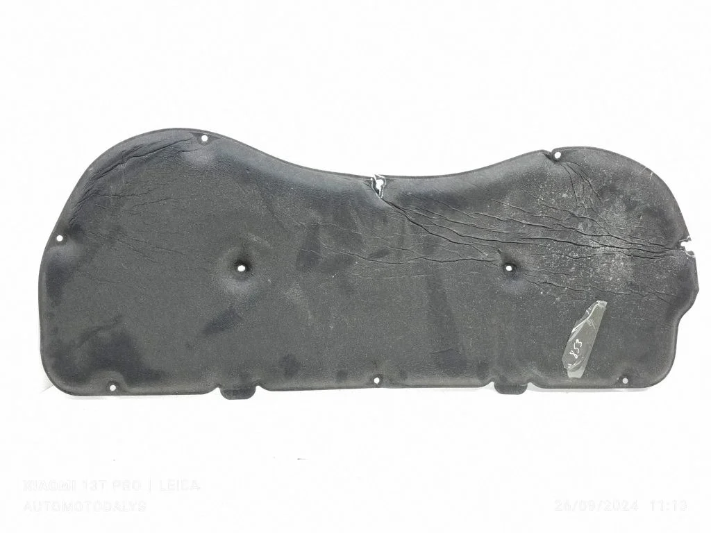 Engine bonnet/hood sound/heat insulation